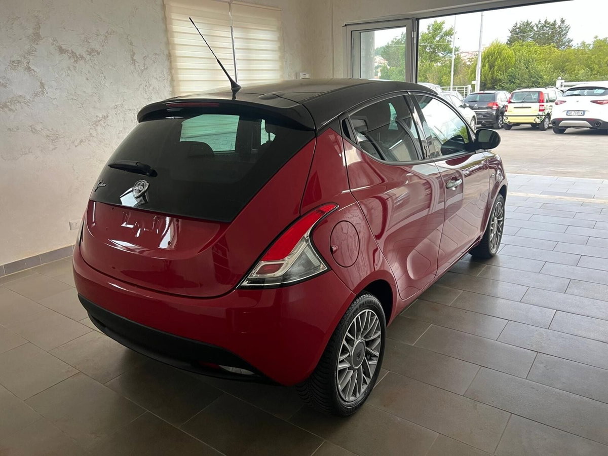 Lancia Ypsilon 1.2 69 CV 5 porte Platinum (6)