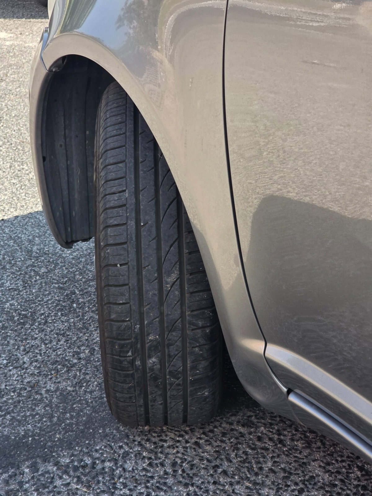 Toyota Yaris 1.3 3 porte Sol (11)