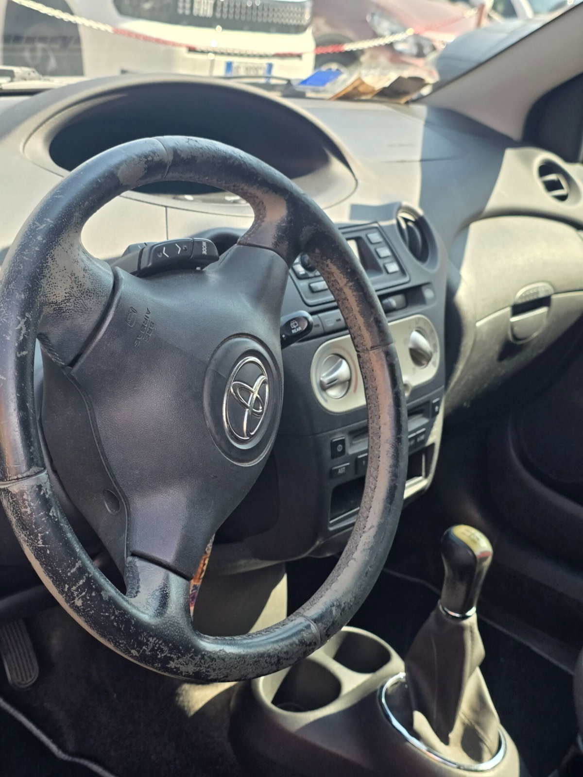 Toyota Yaris 1.3 3 porte Sol (4)