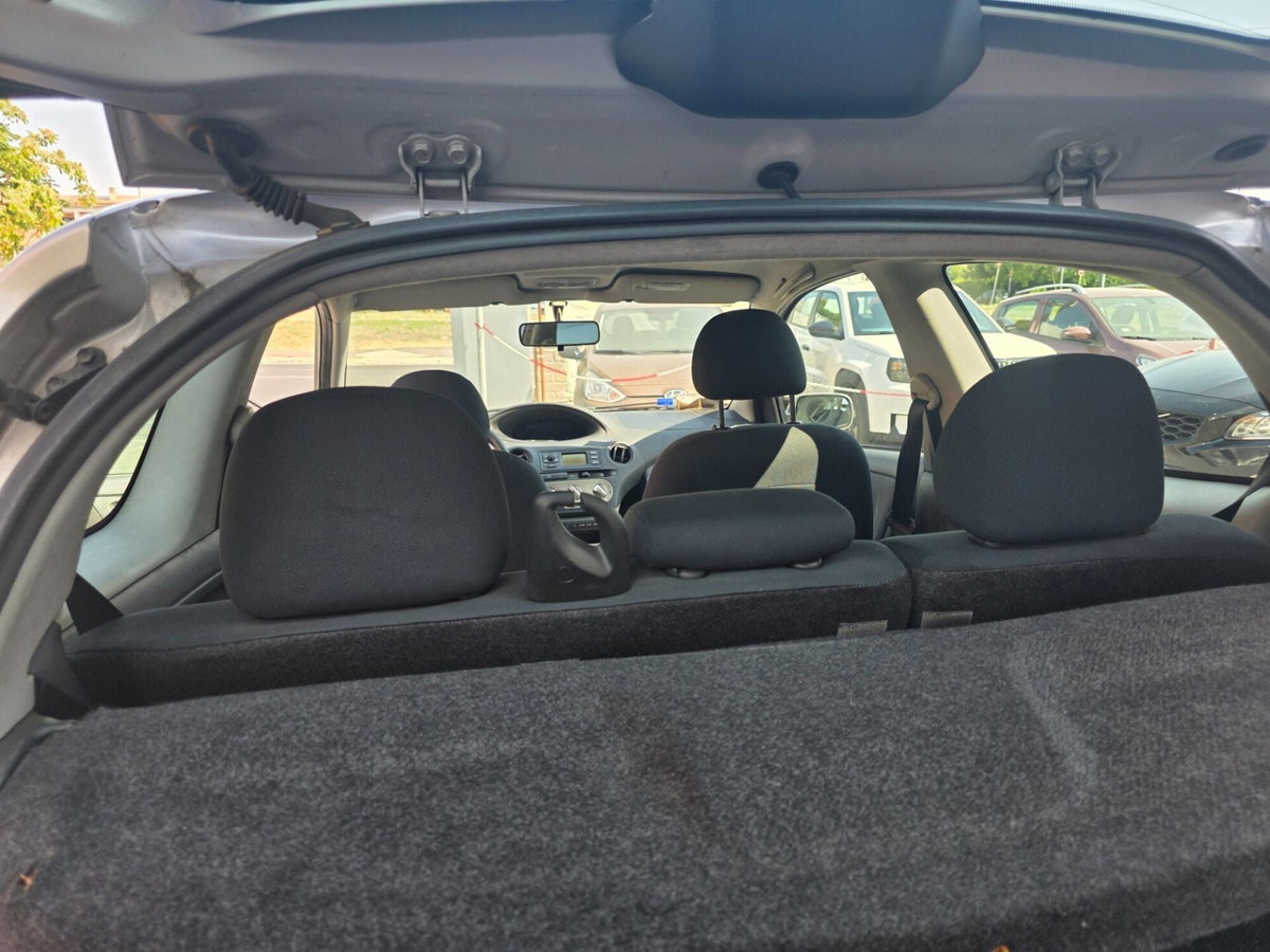 Toyota Yaris 1.3 3 porte Sol (7)