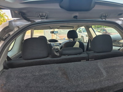 Toyota Yaris 1.3 3 porte Sol (7)