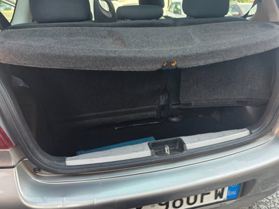 Toyota Yaris 1.3 3 porte Sol (8)