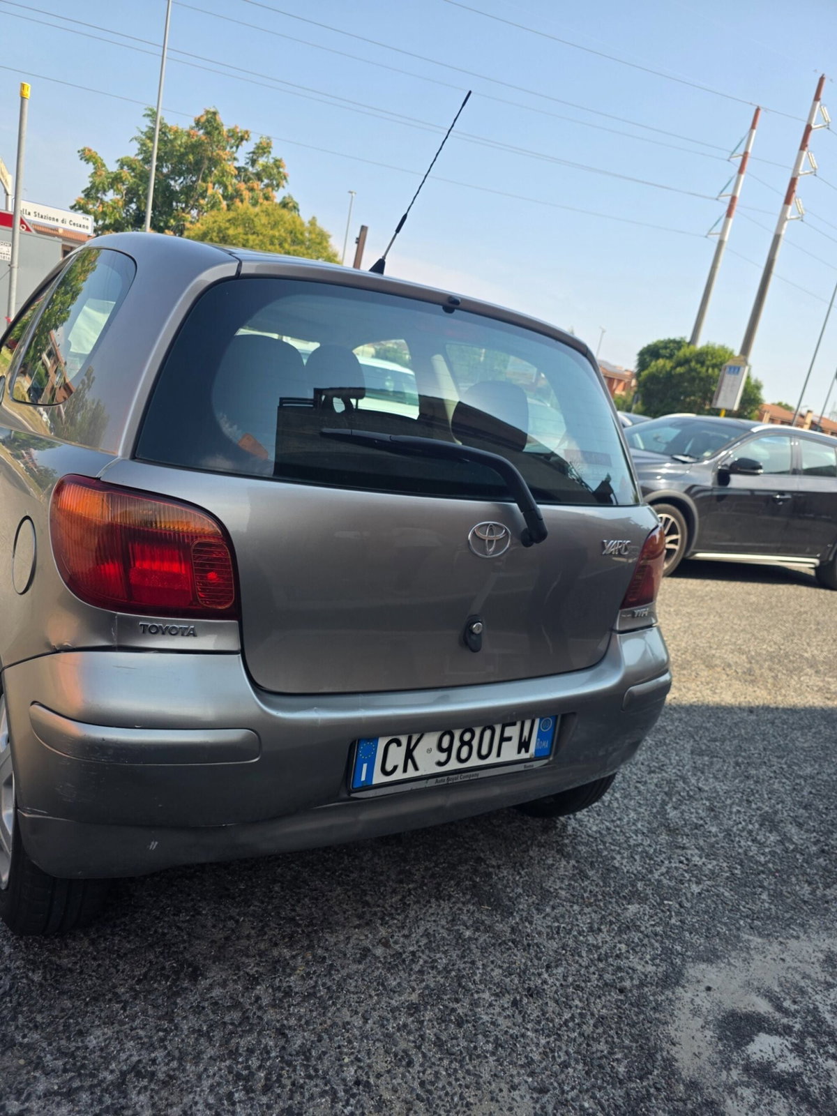 Toyota Yaris 1.3 3 porte Sol (9)