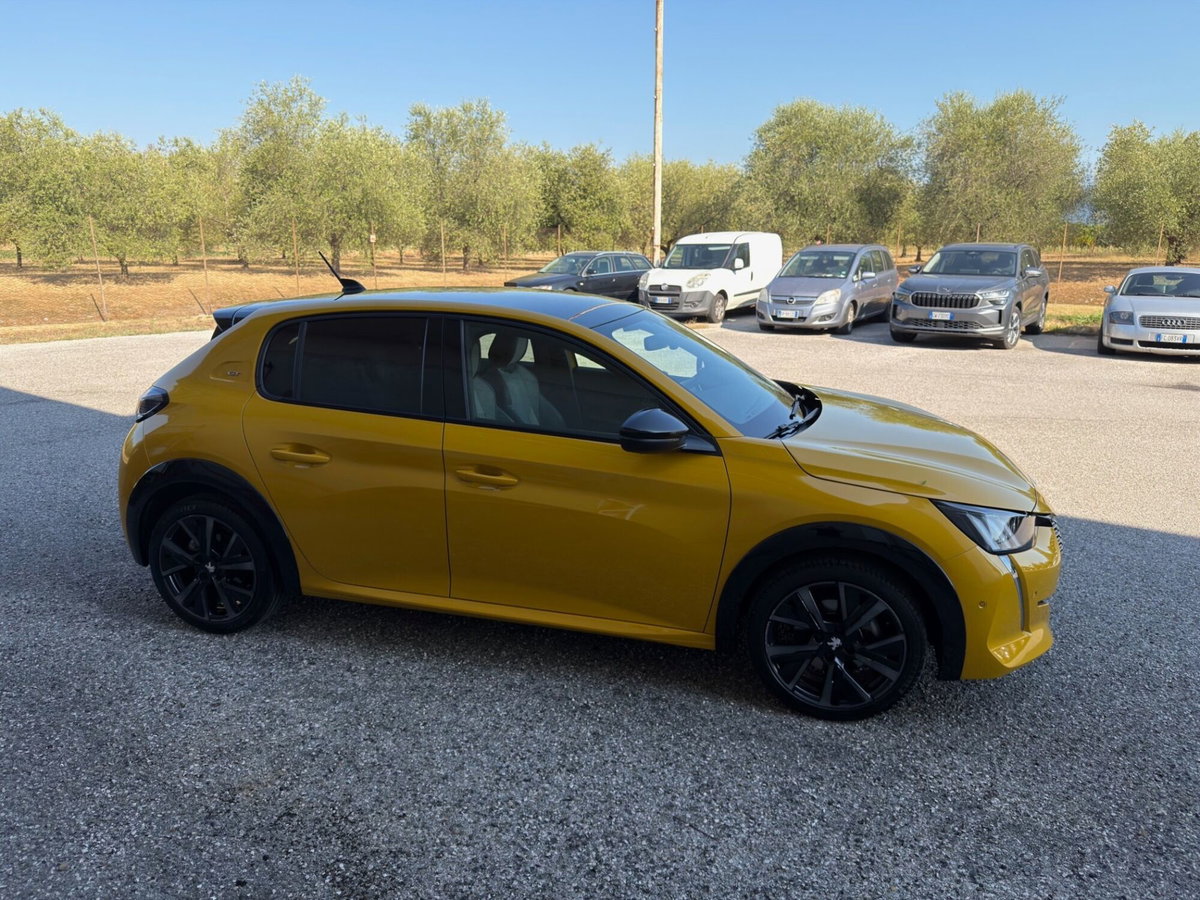 Peugeot 208 PureTech 100 Stop&Start 5 porte GT (5)