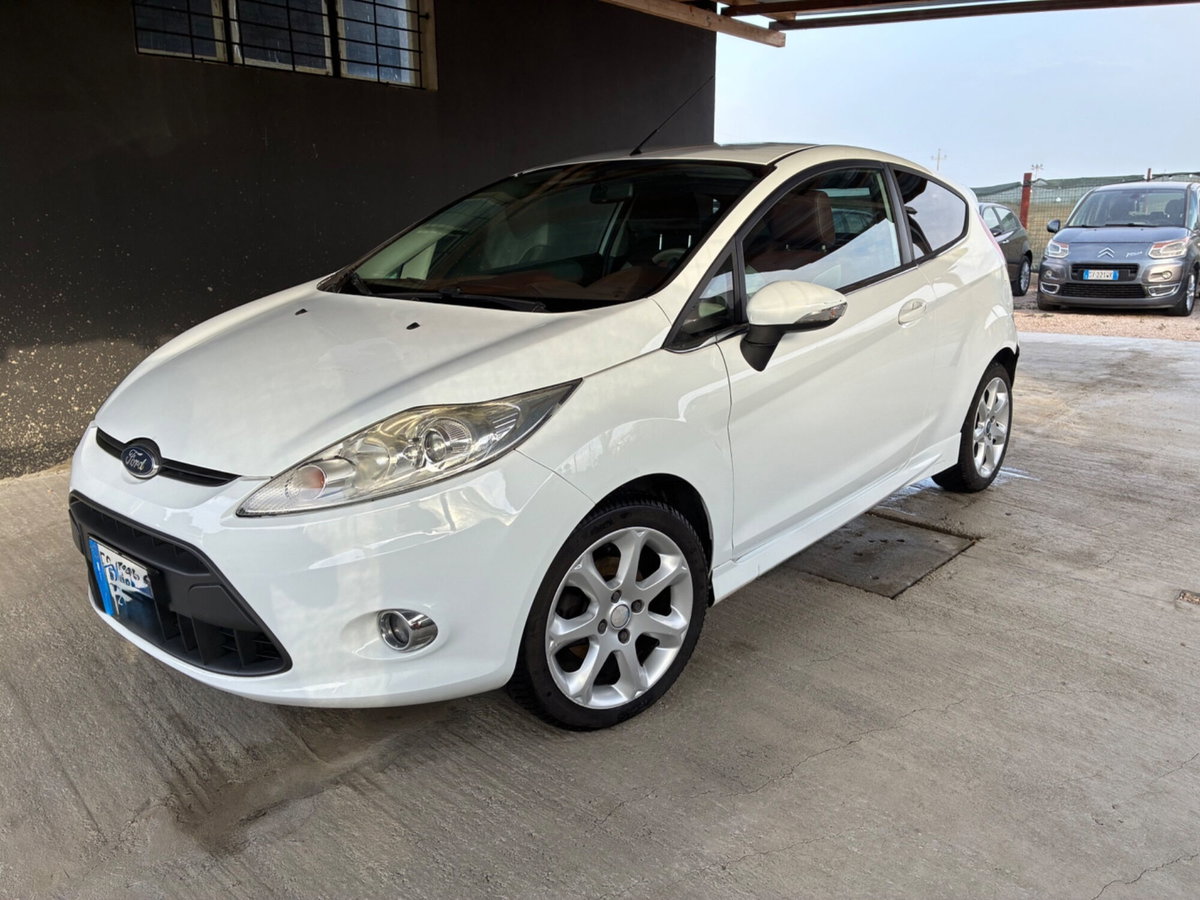 Ford Fiesta 1.6 TDCi 95CV 3 porte Individual (2)
