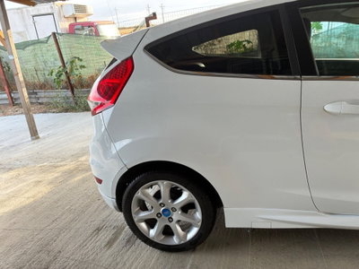 Ford Fiesta 1.6 TDCi 95CV 3 porte Individual (9)