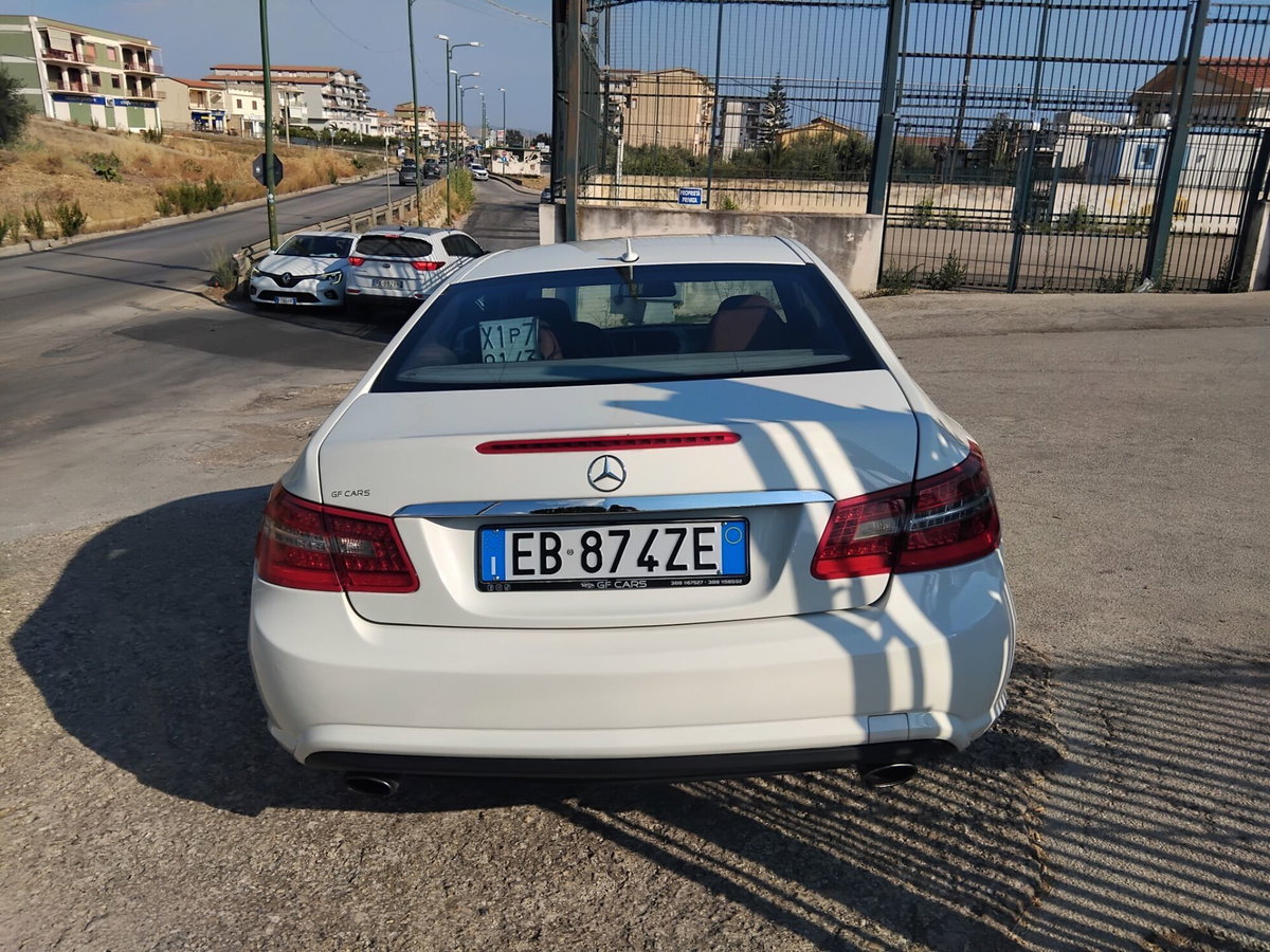 Mercedes-Benz Classe E Coupé 350 CDI Coupé BlueEFFICIENCY Avantgarde (3)