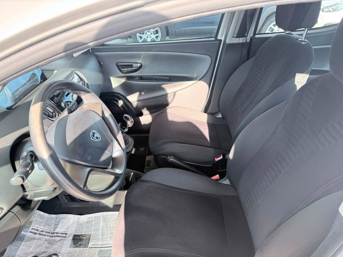 Lancia Ypsilon 1.2 69 CV 5 porte Gold (10)