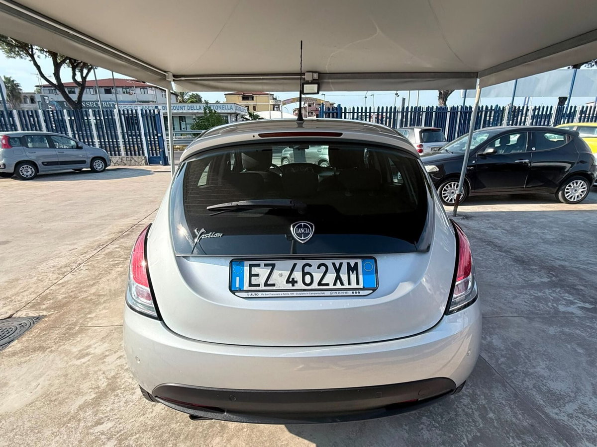 Lancia Ypsilon 1.2 69 CV 5 porte Gold (4)