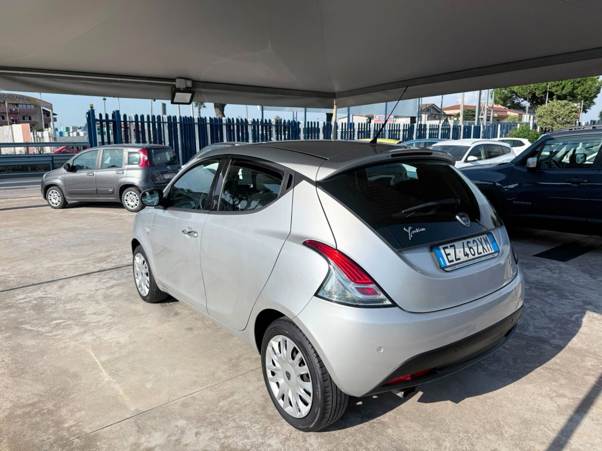 Lancia Ypsilon 1.2 69 CV 5 porte Gold (6)