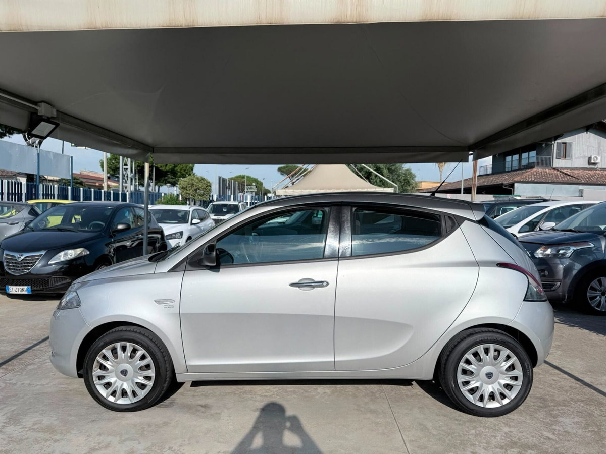 Lancia Ypsilon 1.2 69 CV 5 porte Gold (7)