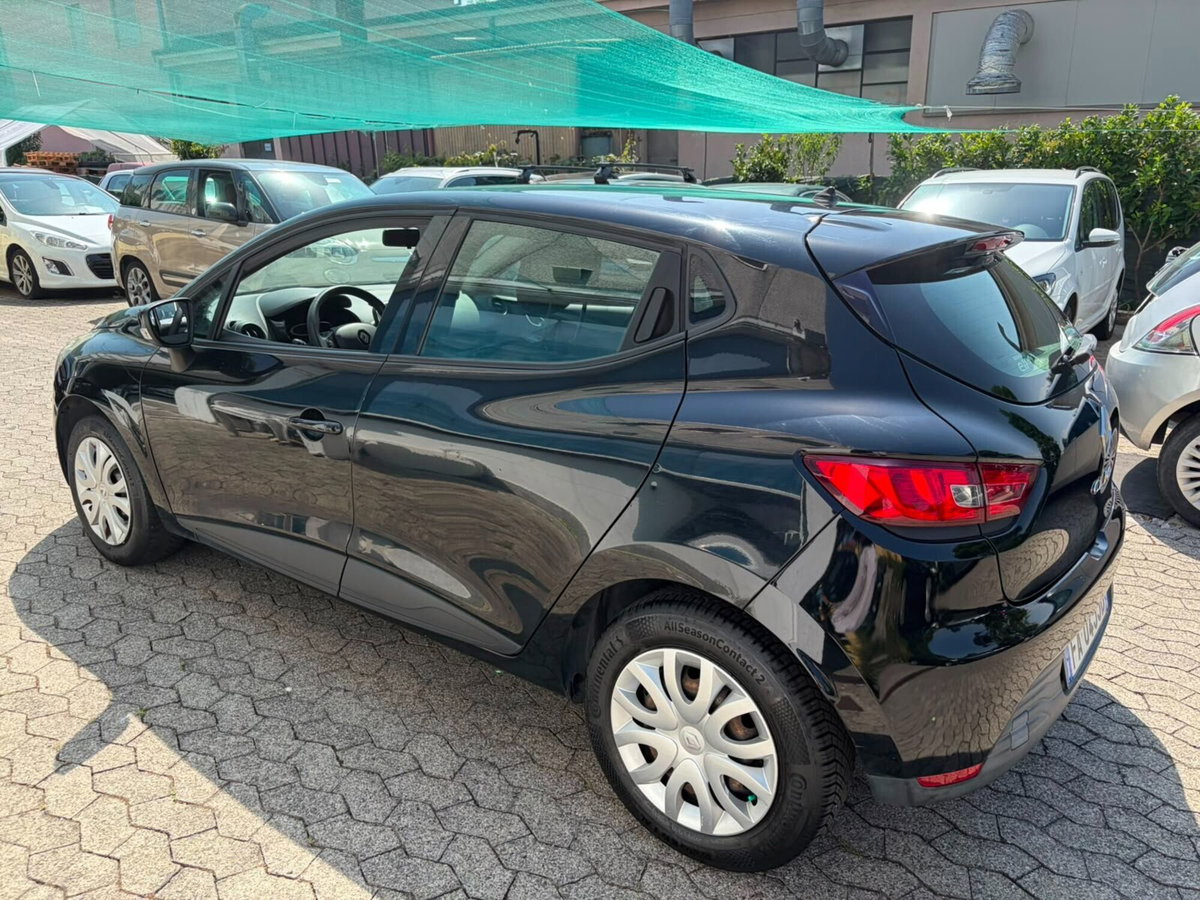 Renault Clio 1.2 75CV 5 porte Wave (5)