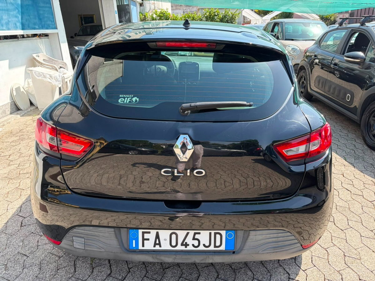 Renault Clio 1.2 75CV 5 porte Wave (6)