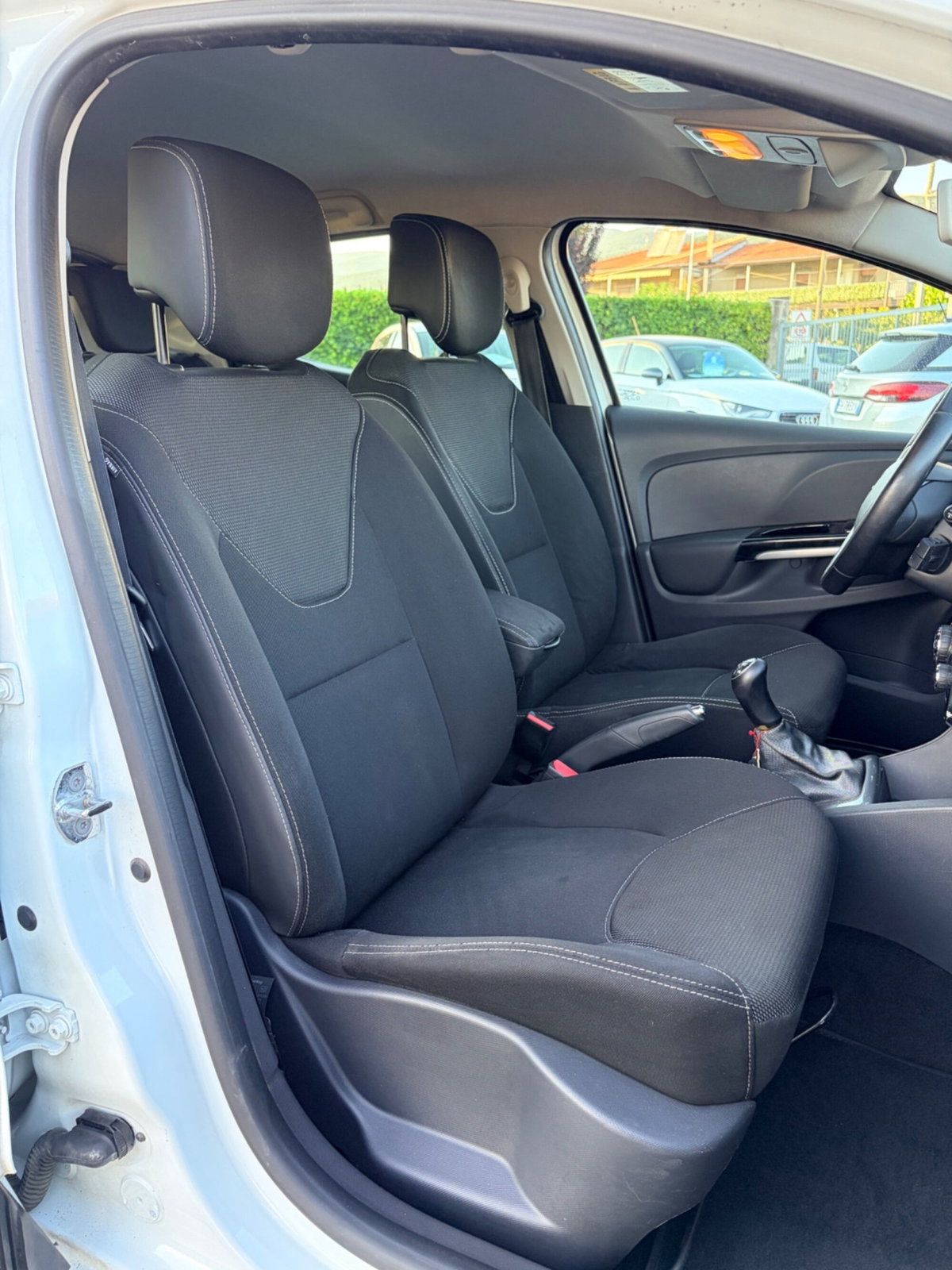 Renault Clio 1.5 dCi 8V 75CV 5 porte Costume National (9)