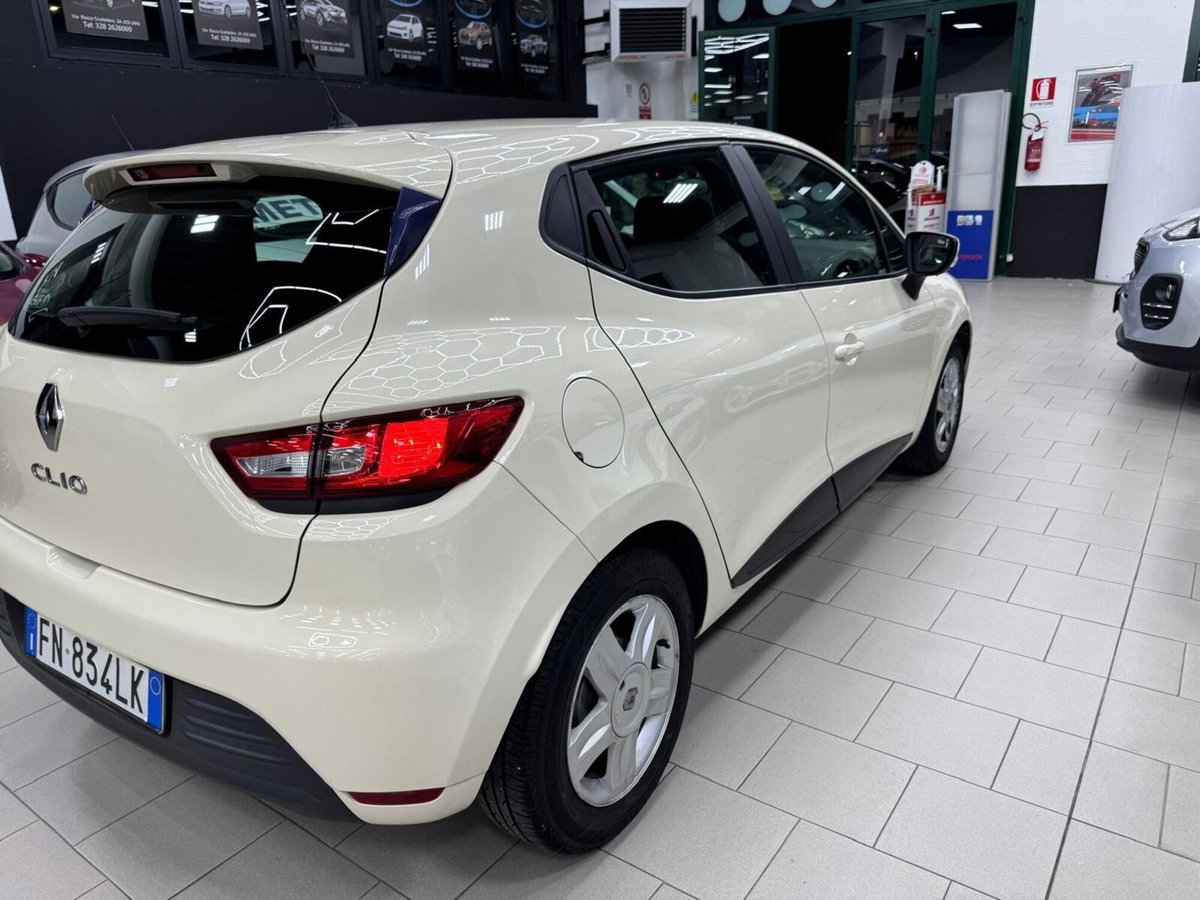 Renault Clio 1.2 75CV GPL 5 porte Wave (4)