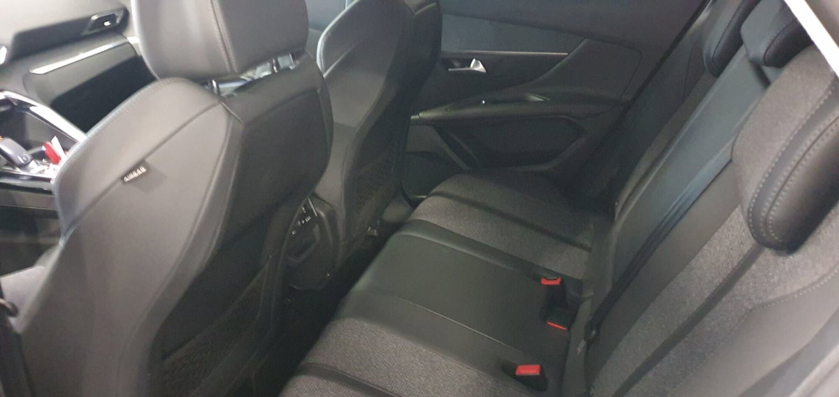 Peugeot 3008 BlueHDi 130 S&S Allure (9)