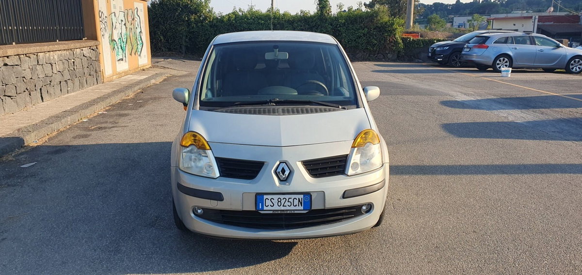 Renault Modus 1.5 dCi 82CV Confort Dynamique (2)