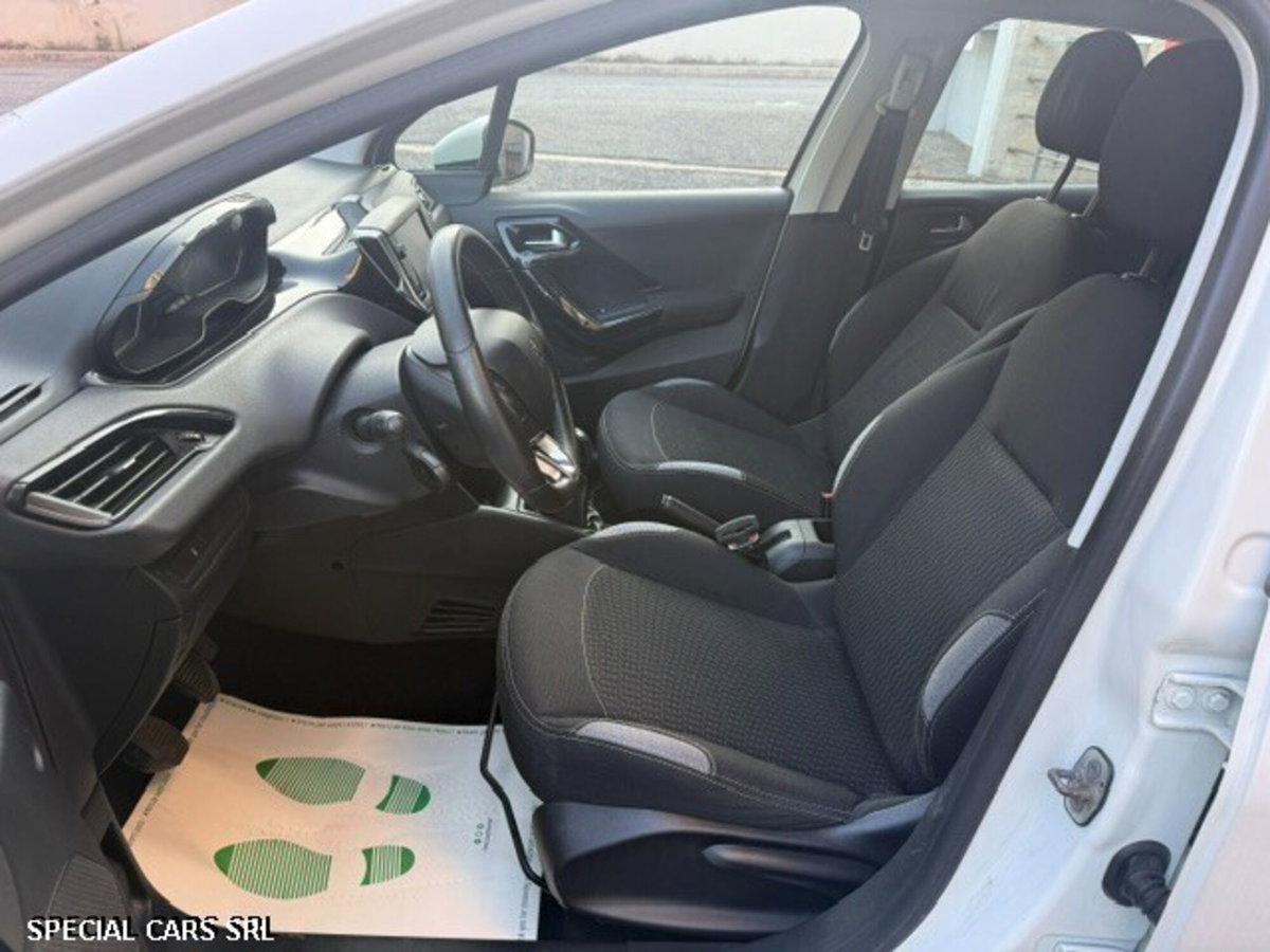 Peugeot 208 82 5 porte Active (10)