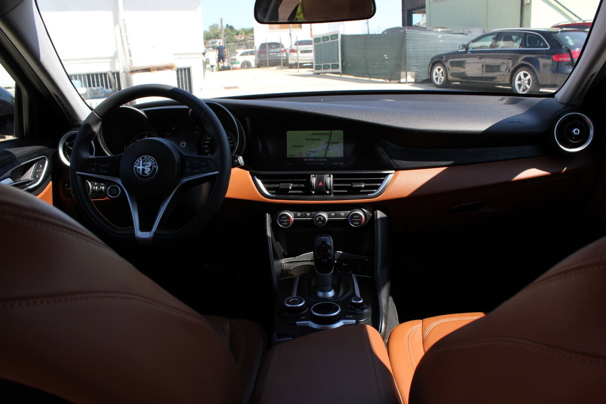 Alfa Romeo Giulia 2.2 Turbodiesel 136 CV AT8 Business (15)