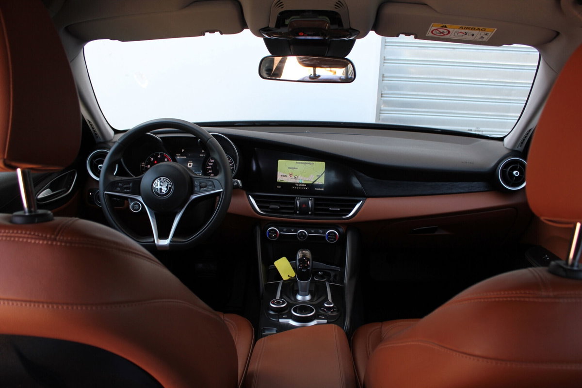 Alfa Romeo Giulia 2.2 Turbodiesel 136 CV AT8 Business (17)