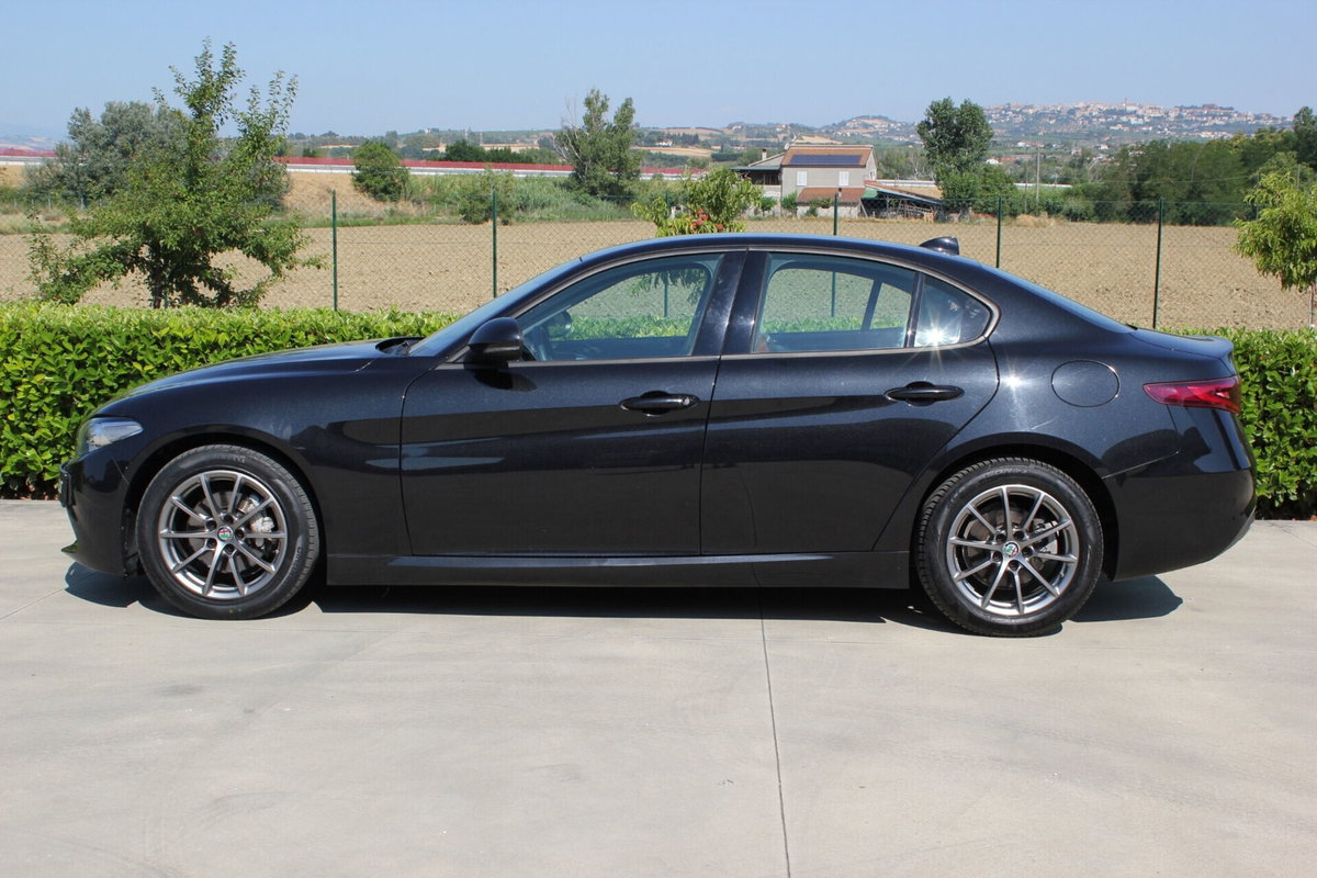 Alfa Romeo Giulia 2.2 Turbodiesel 136 CV AT8 Business (3)