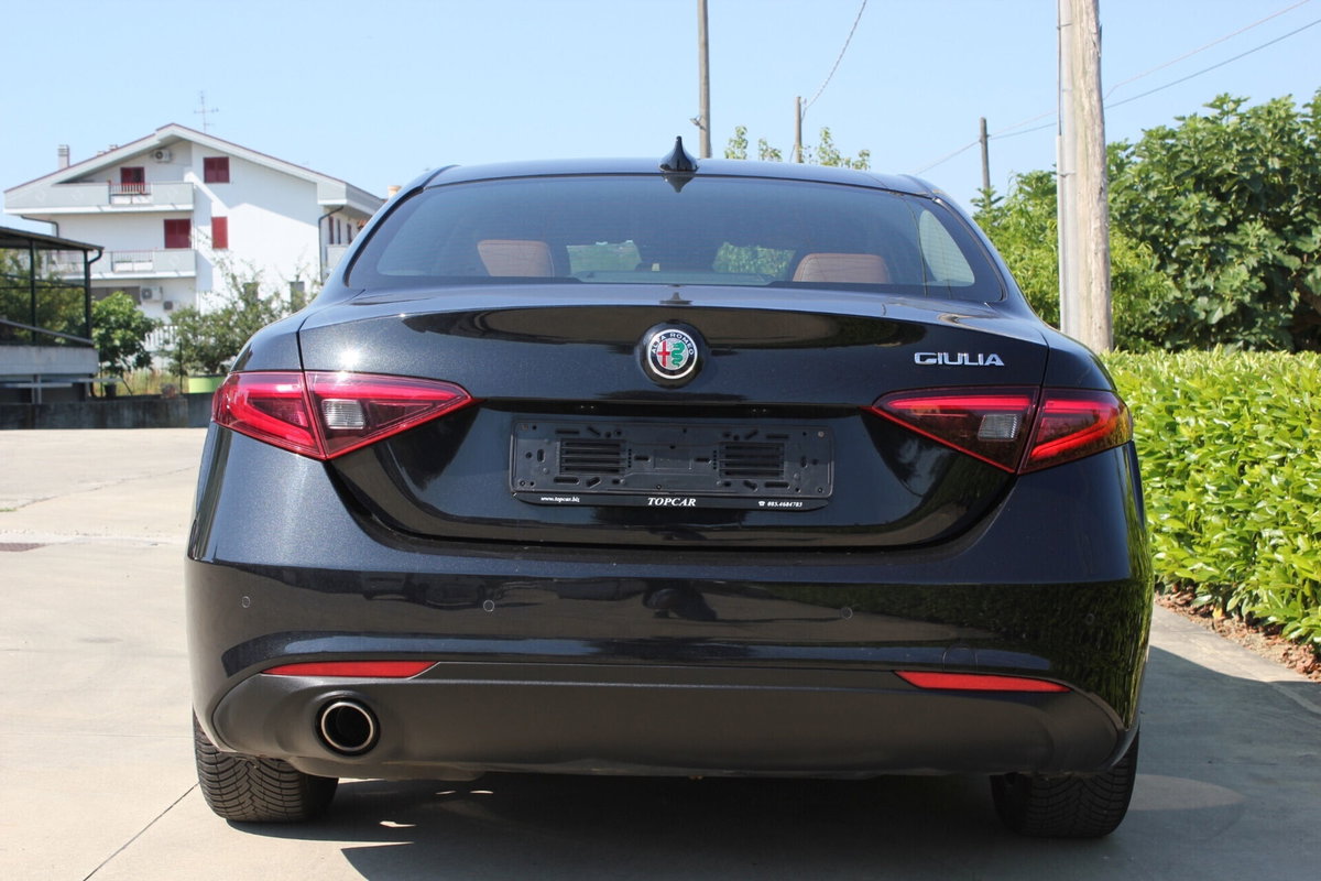 Alfa Romeo Giulia 2.2 Turbodiesel 136 CV AT8 Business (6)