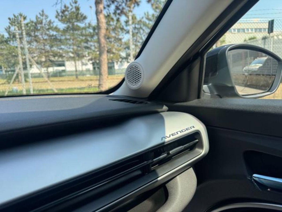 Jeep Avenger 1.2 turbo Summit fwd 100cv (14)