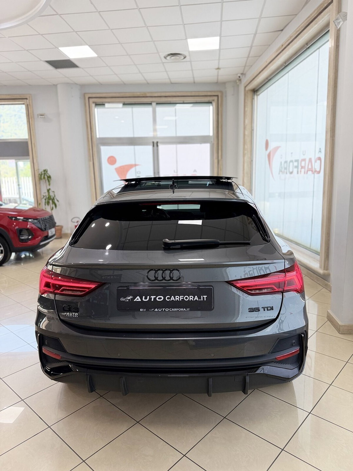 Audi Q3 Sportback 35 2.0 tdi Identity Black s-tronic (3)