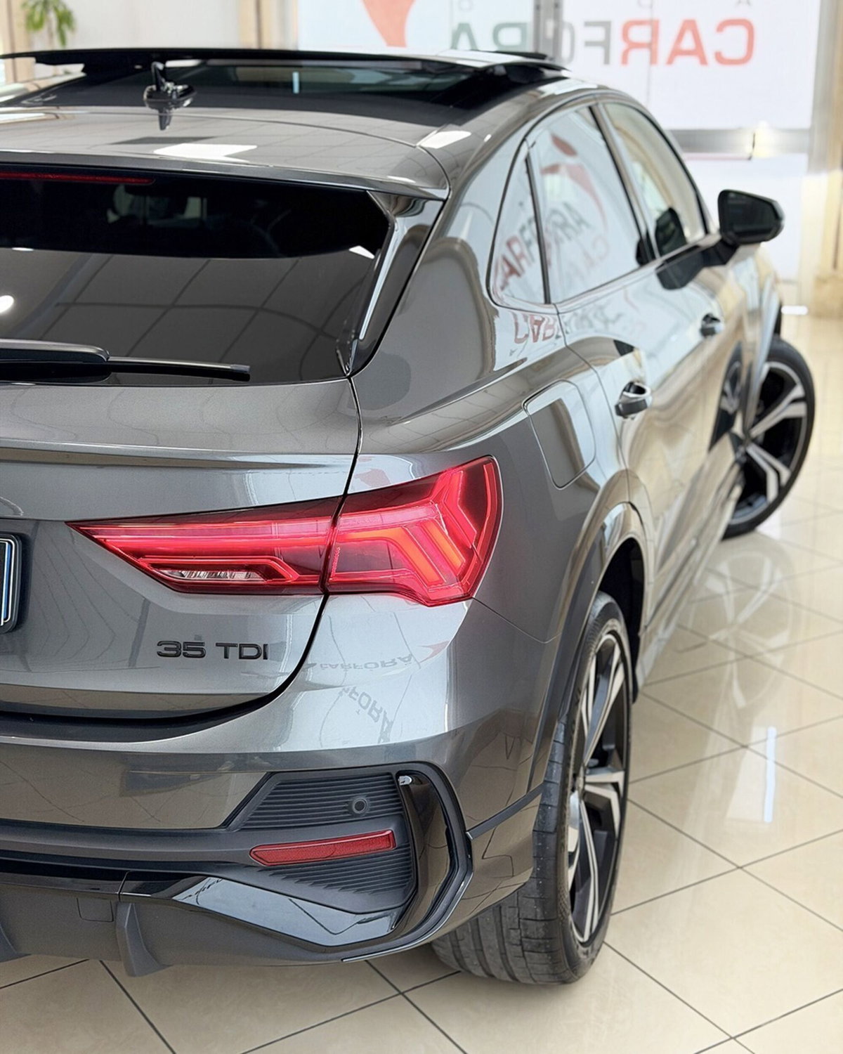 Audi Q3 Sportback 35 2.0 tdi Identity Black s-tronic (4)