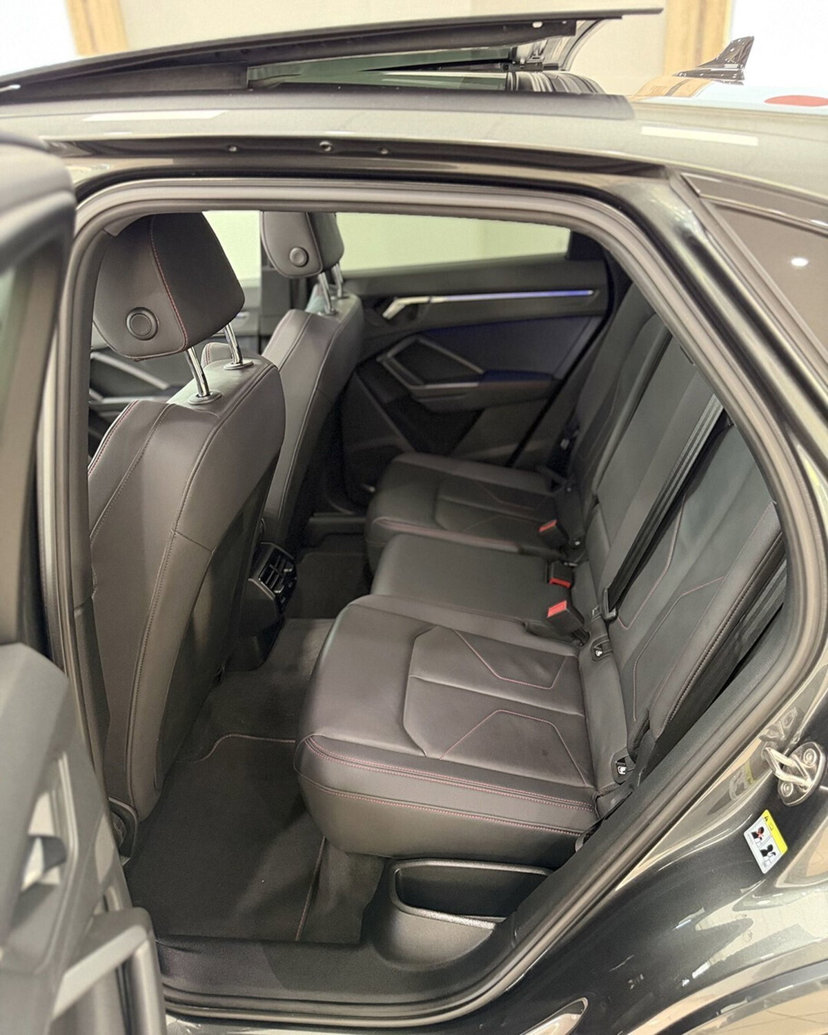 Audi Q3 Sportback 35 2.0 tdi Identity Black s-tronic (8)