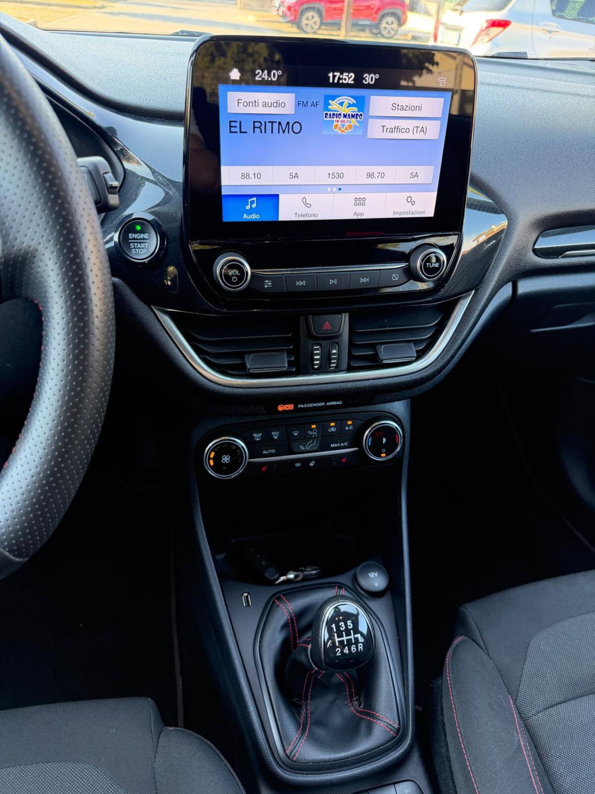 Ford Fiesta 1.0 Ecoboost Hybrid 125 CV 5 porte ST-Line X (10)