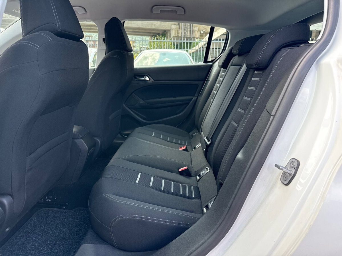 Peugeot 308 1.6 e-HDi 115 CV Stop&Start Allure (11)