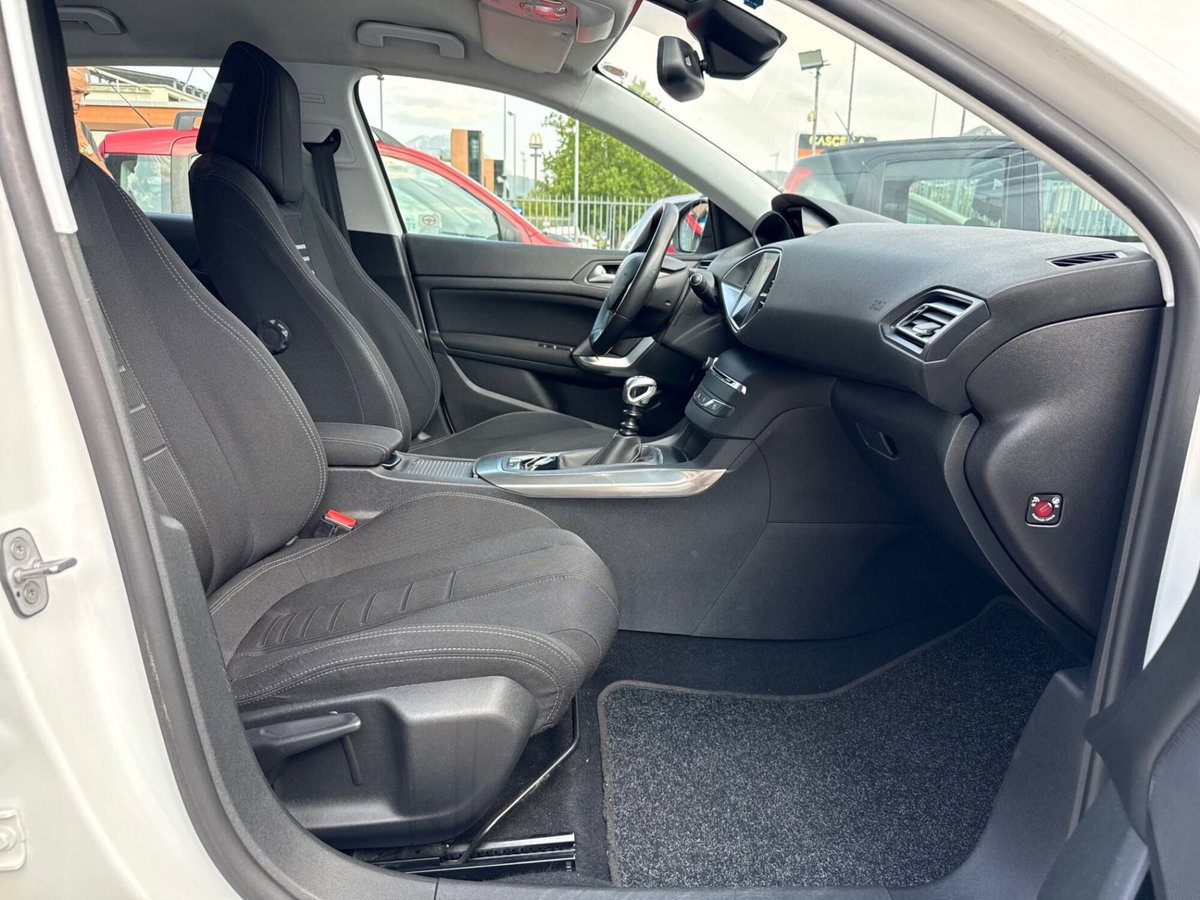 Peugeot 308 1.6 e-HDi 115 CV Stop&Start Allure (13)