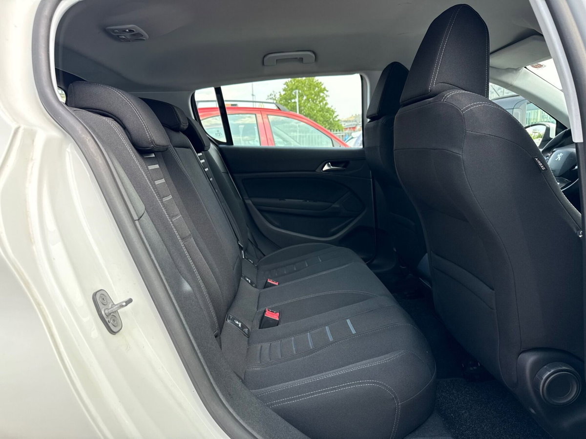 Peugeot 308 1.6 e-HDi 115 CV Stop&Start Allure (14)