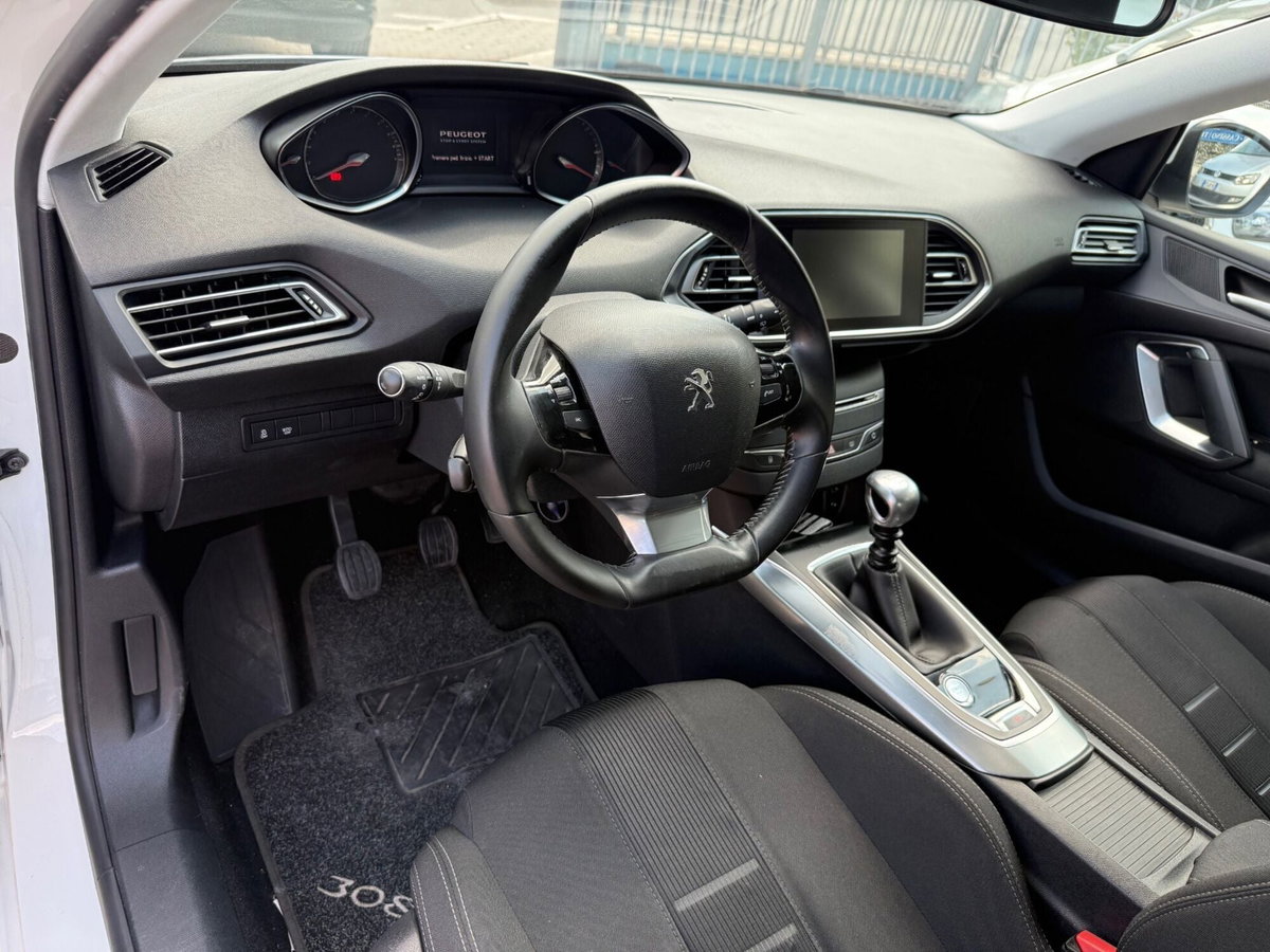 Peugeot 308 1.6 e-HDi 115 CV Stop&Start Allure (9)