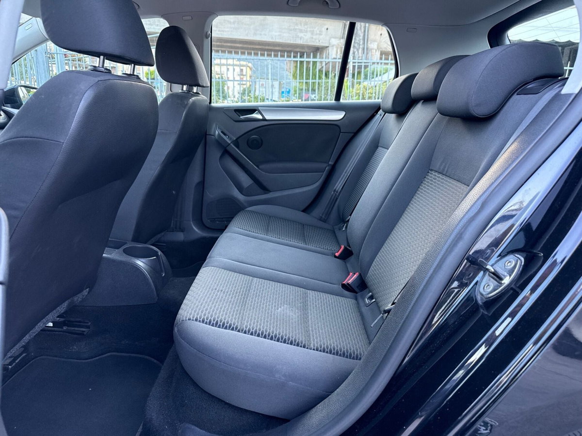 Volkswagen Golf 1.6 TDI DPF 5p. Comfortline (11)