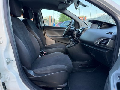 Lancia Ypsilon 1.2 69 CV 5 porte Platinum (13)