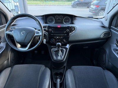 Lancia Ypsilon 1.2 69 CV 5 porte Platinum (15)