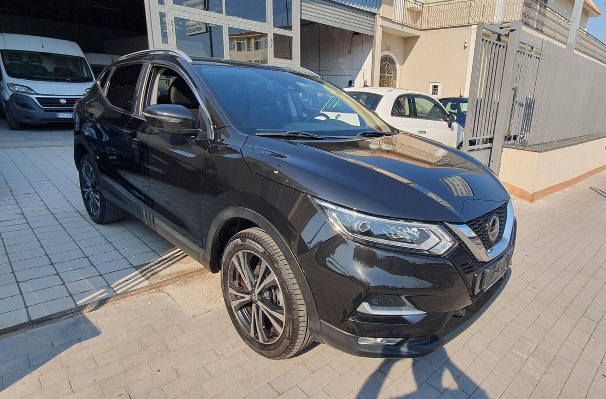 Nissan Qashqai 1.5 dCi N-Connecta (2)
