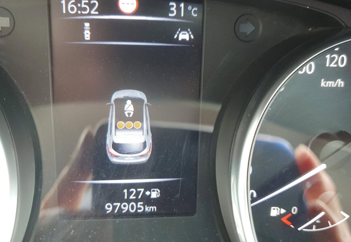 Nissan Qashqai 1.5 dCi N-Connecta (6)