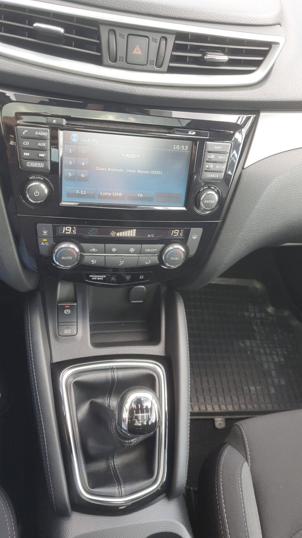 Nissan Qashqai 1.5 dCi N-Connecta (7)