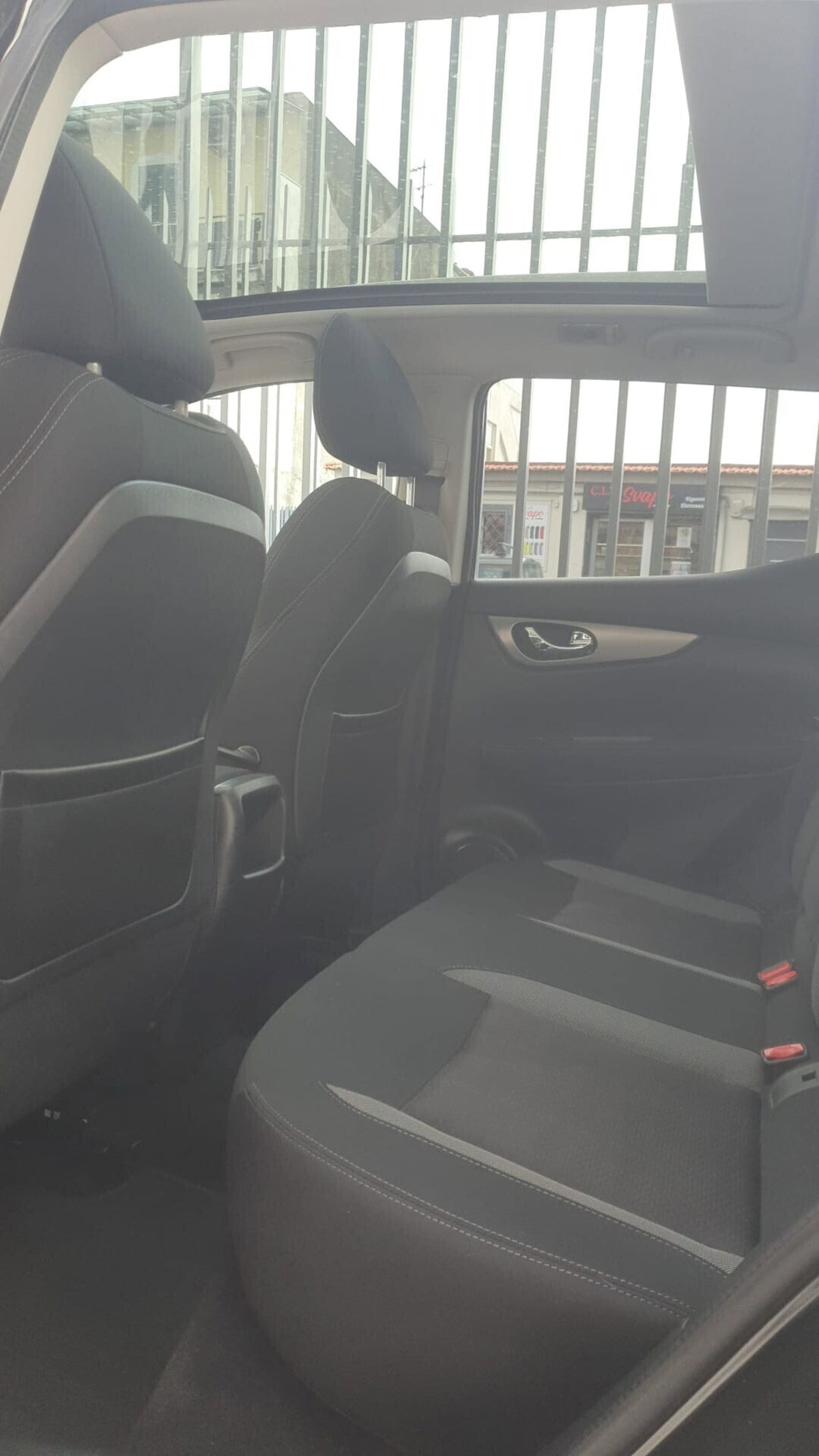 Nissan Qashqai 1.5 dCi N-Connecta (9)