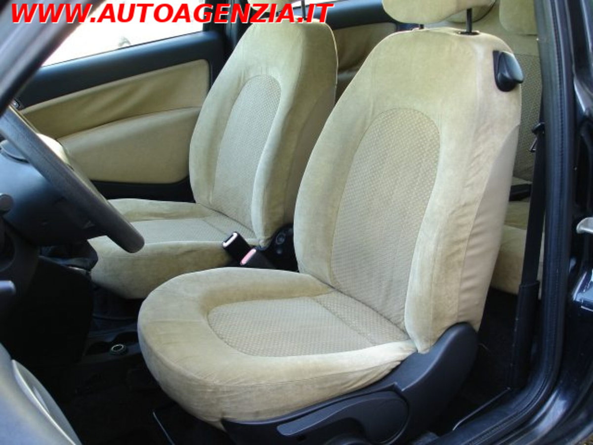 Lancia Ypsilon 1.2 (8)