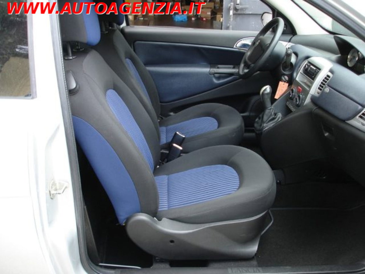 Lancia Ypsilon 1.3 MJT 75 CV New Oro (16)