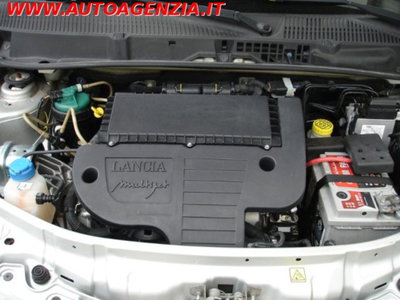Lancia Ypsilon 1.3 MJT 75 CV New Oro (20)