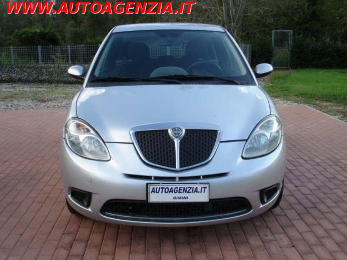 Lancia Ypsilon 1.3 MJT 75 CV New Oro (6)