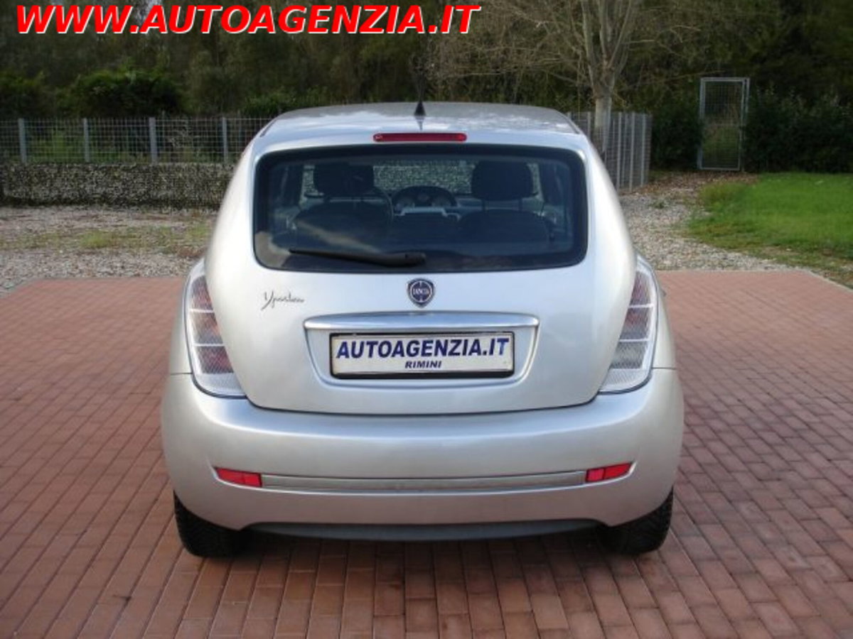 Lancia Ypsilon 1.3 MJT 75 CV New Oro (7)