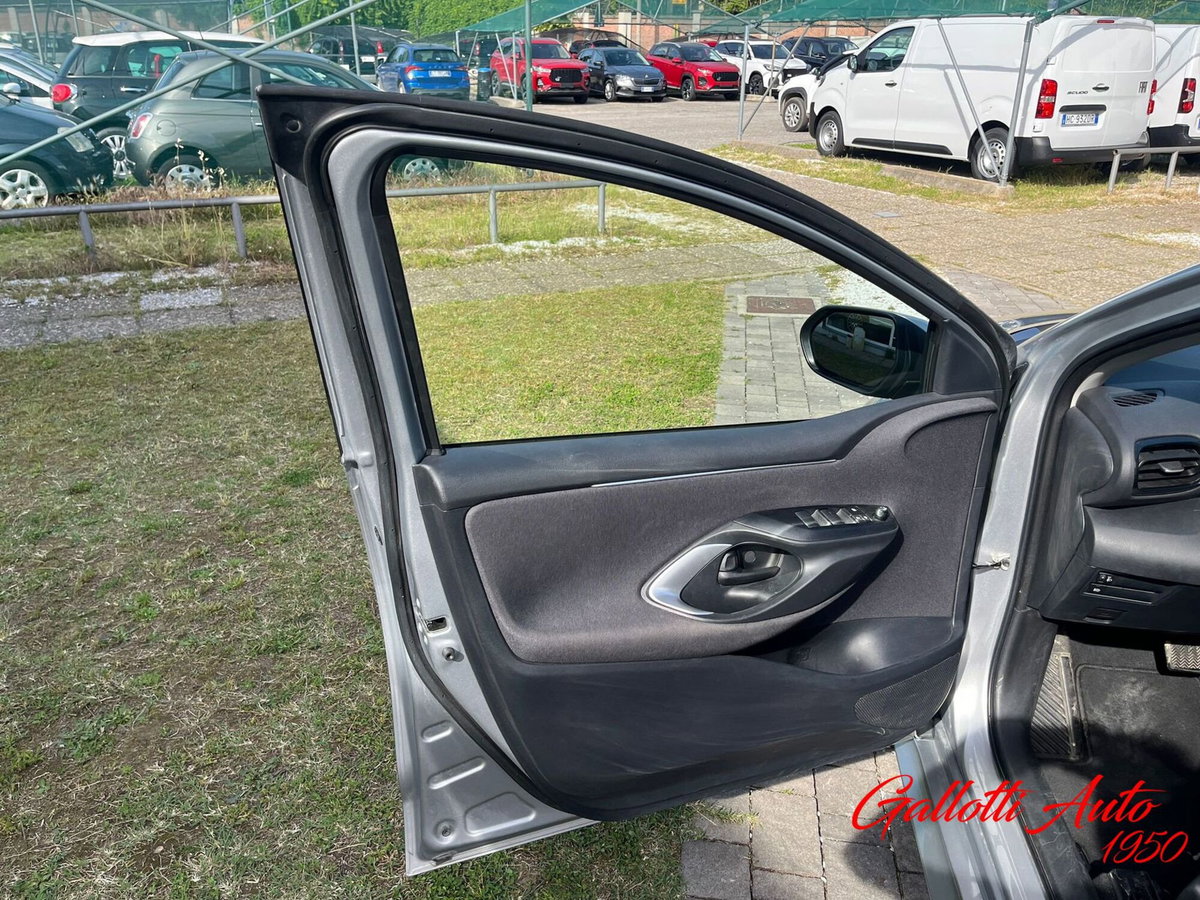 Toyota Yaris 1.5 Hybrid 5 porte Energy (16)