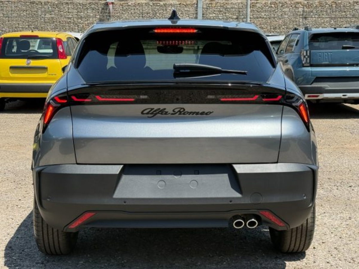 Alfa Romeo Junior 1.2 ibrida Sprint 145cv edct6 (4)