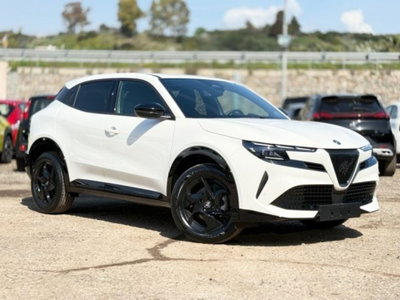 Alfa Romeo Junior 1.2 ibrida Q4 Ti 145cv edct6 (3)